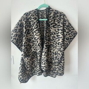Fadivo New York one size leopard print poncho vest jacket faux fur